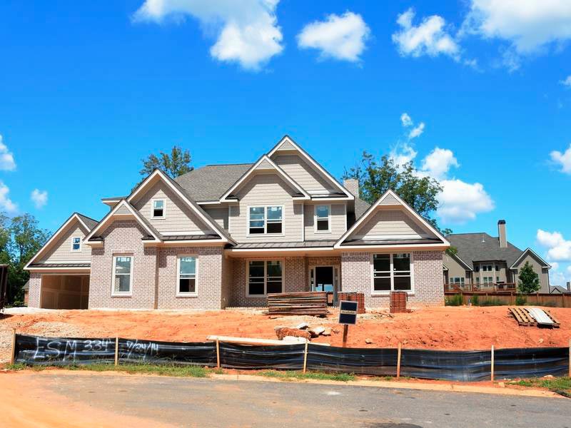 Кредит на строительство дома. Что лучше: ипотека или кредит наличными?